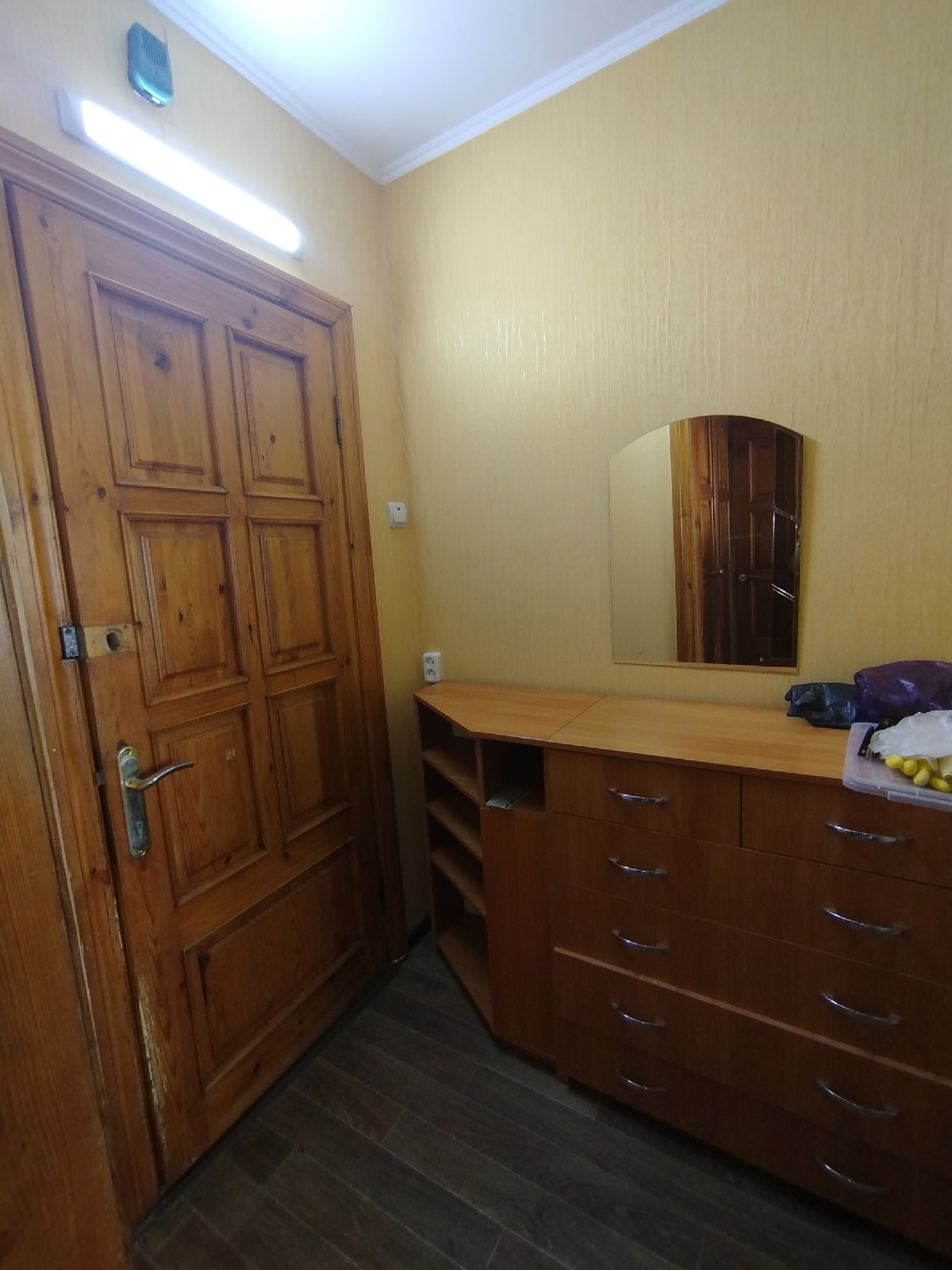 Продам 1-комнатную квартиру на кв. Героев Сталинграда 📍 9 этаж из 9 | 📐 Общая площадь — 37 м² | 🍽 Кухня — 7,4 м² 🏗 Крыша новая | Улучшенная планировка 🛠 Выполнен хороший ремонт 🪟 Окно м/п | 🪑 Дорогая столярка (дерево) 🚿 Новая сантехника 🚪 Балкон застеклён 🛋 Мебель остаётся 🚰 Вода — постоянно 🛗 Лифт работает к...